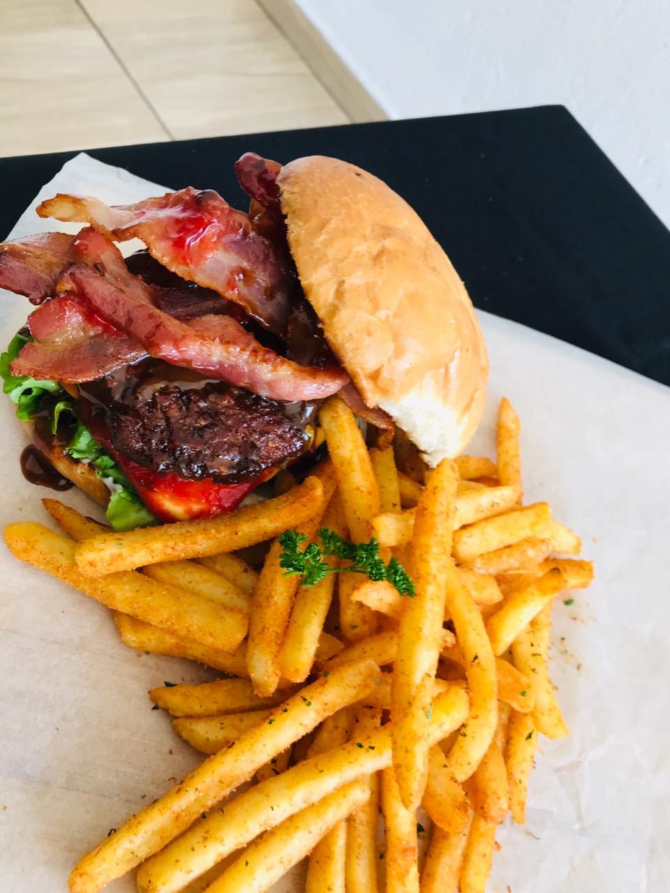 Burger & Chips — Chicken